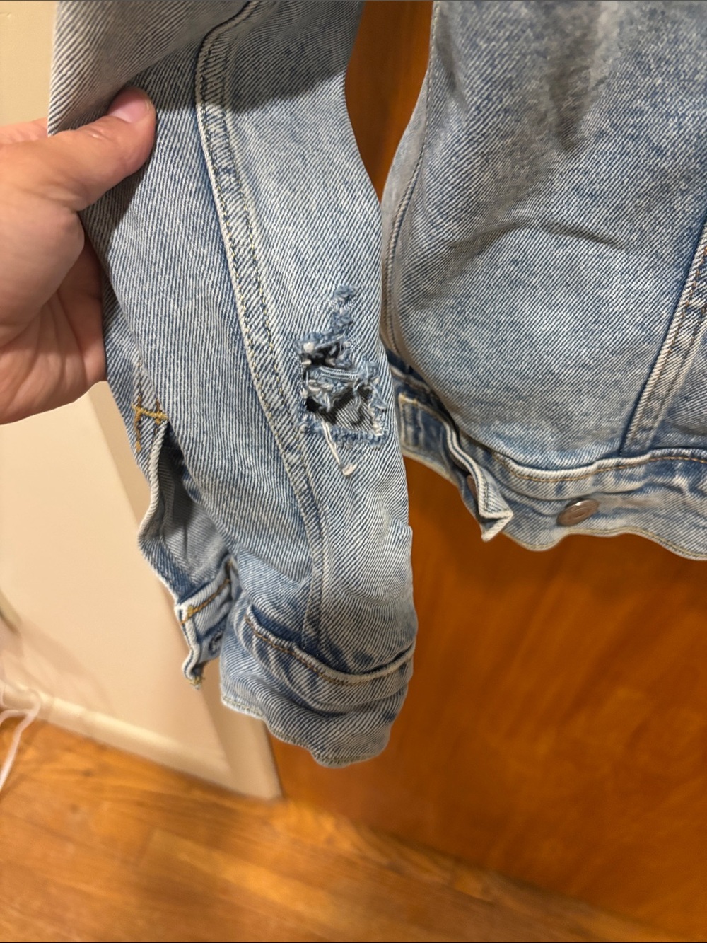 Levi's Light Blue Denim Trucker Jacket - Picture 11 of 11